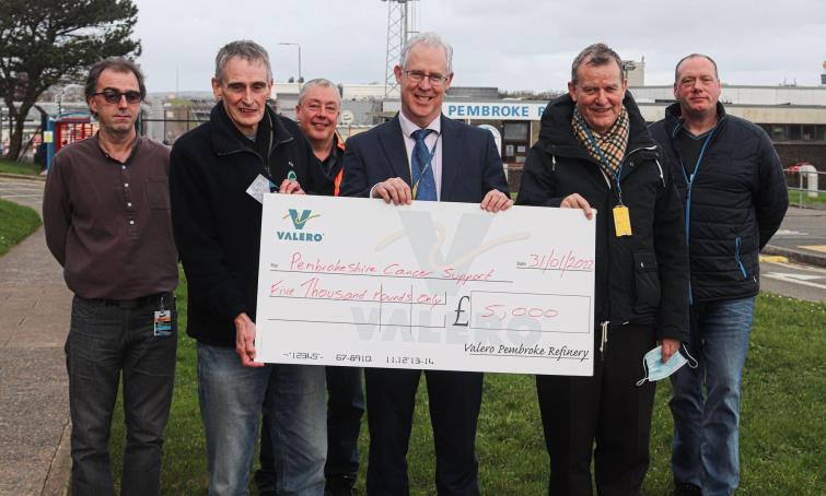 Valero Public Affairs manager Stephen Thornton presents Pembrokeshire Cancer Support representatives Lyn Neville (left) and Mr Ian Jones (right) with a cheque for £5,000 after they were named as our charity of the year for 2022.