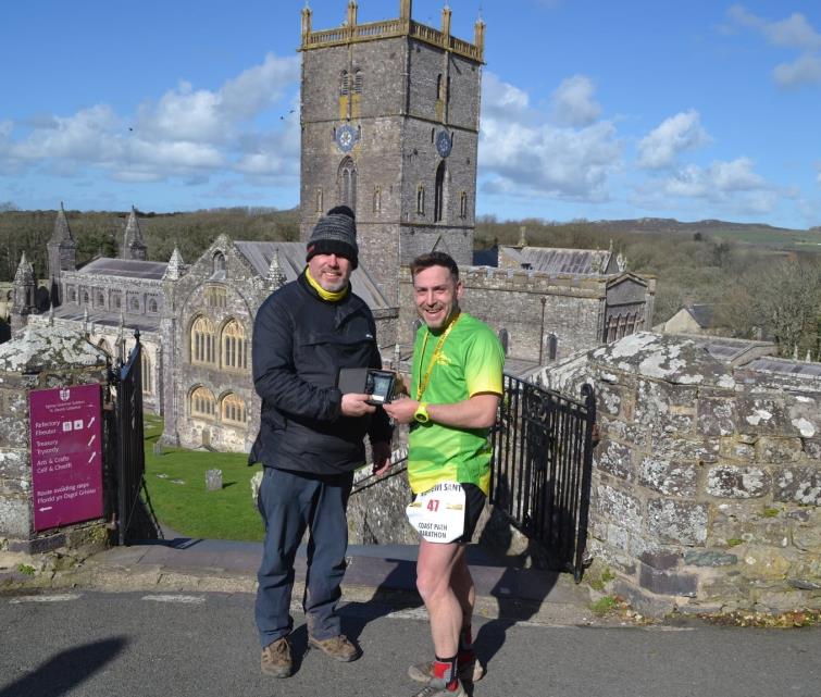 Marathon winner James Davies with MUUKs Fintan Godkin